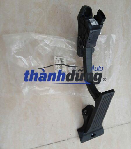 BÀN ĐẠP CHÂN GA HYUNDAI SANTAFE 2014