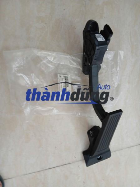 BÀN ĐẠP CHÂN GA HYUNDAI SANTAFE 2014