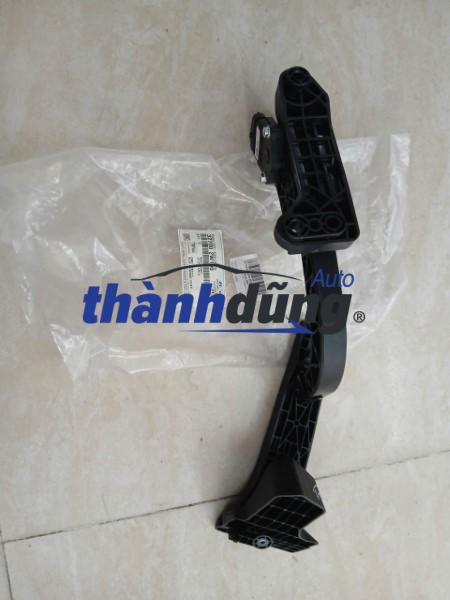 BÀN ĐẠP CHÂN GA HYUNDAI SANTAFE 2014