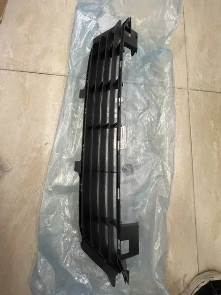 Lưới gió cản trước toyota fortuner 2018 - 531120k220 - Ảnh 3