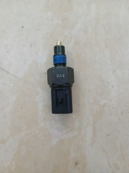 Công tắc đèn lùi hyundai getz 9386039012 chính hãng