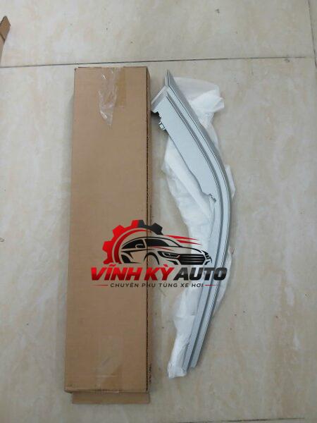 NẸP MẠ VIỀN ĐÈN PHA TOYOTA FORTUNER 2018 | 811160K860